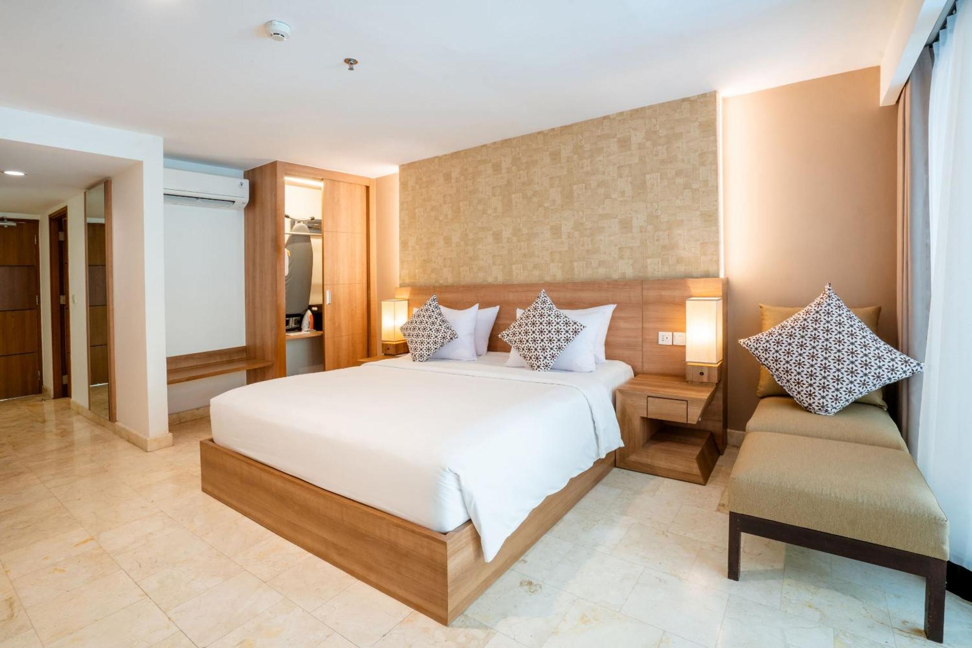 Cross Vibe Paasha Atelier Bali Kuta Hotel Kuta  Exterior photo