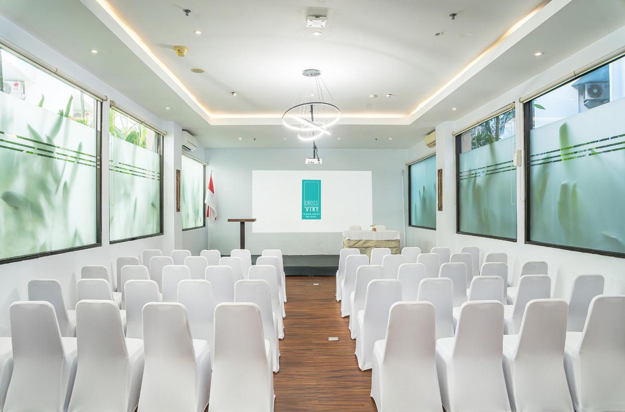 Cross Vibe Paasha Atelier Bali Kuta Hotel Kuta  Exterior photo